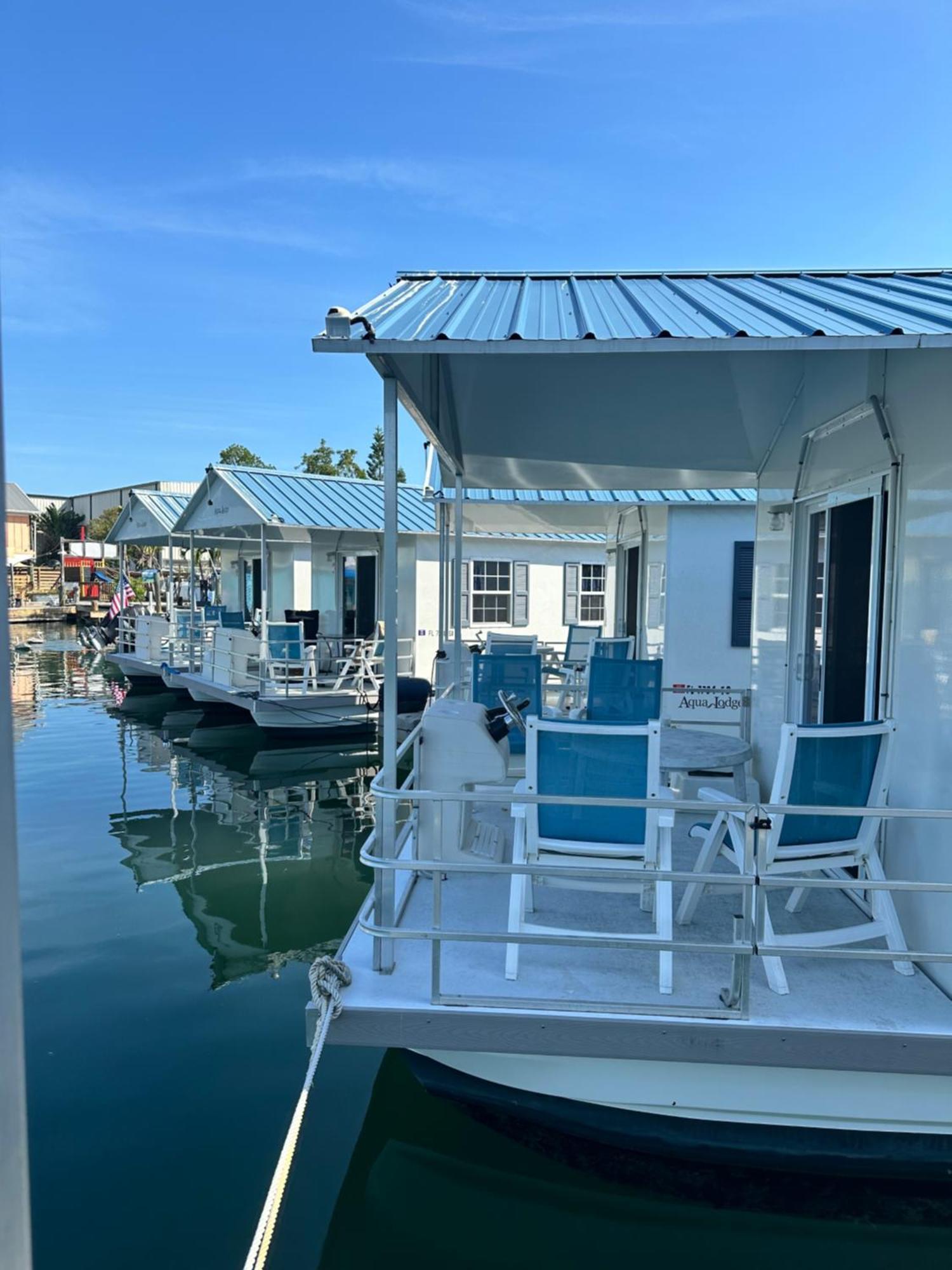 Aqua Lodges At Hurricane Hole Marina Stock Island Exterior foto